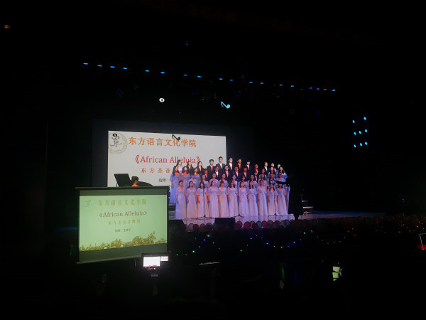 【喜报】555电影
荣获校&ldquo;一二&middot;九&rdquo;大合唱比赛第二名 (3).jpg