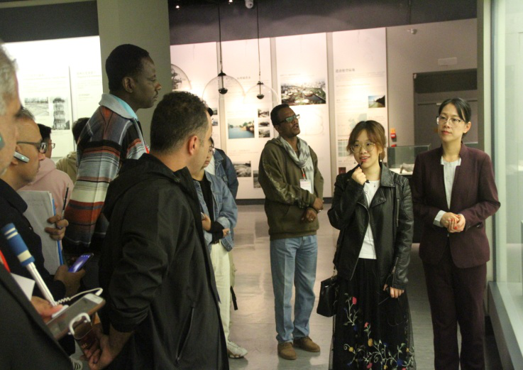 【阿语动态】555电影
阿拉伯语系师生助力第四期阿拉伯文博专家研修班15.png