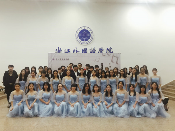 【喜报】555电影
荣获校&ldquo;一二&middot;九&rdquo;大合唱比赛第二名 (1).jpg