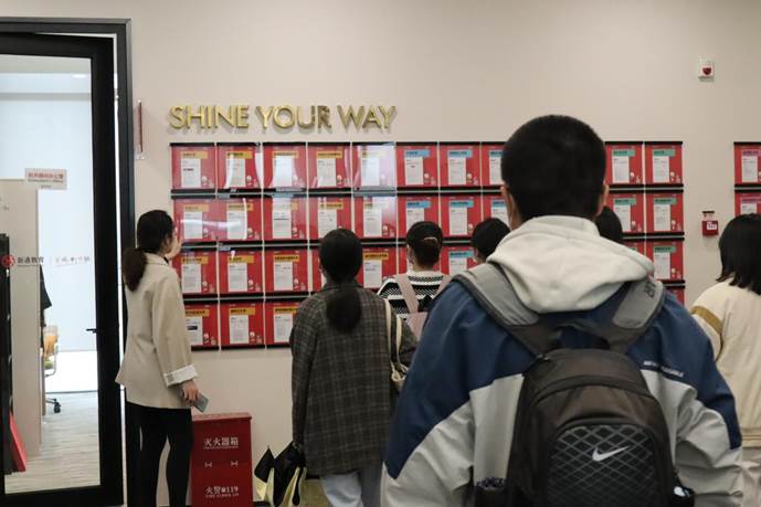 参观公司王金婷 (3) 参观公司王金婷 (3)